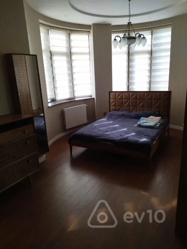 Kirayə verilir 3 otaqlı yeni tikili 121 m²