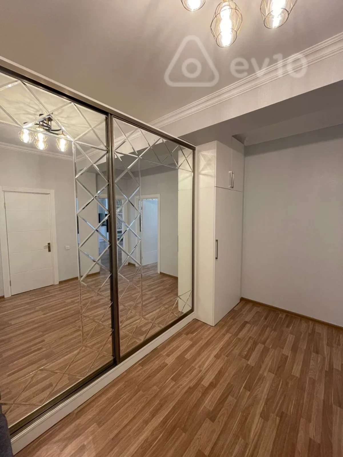 Kirayə verilir 2 otaqlı yeni tikili 80 m²