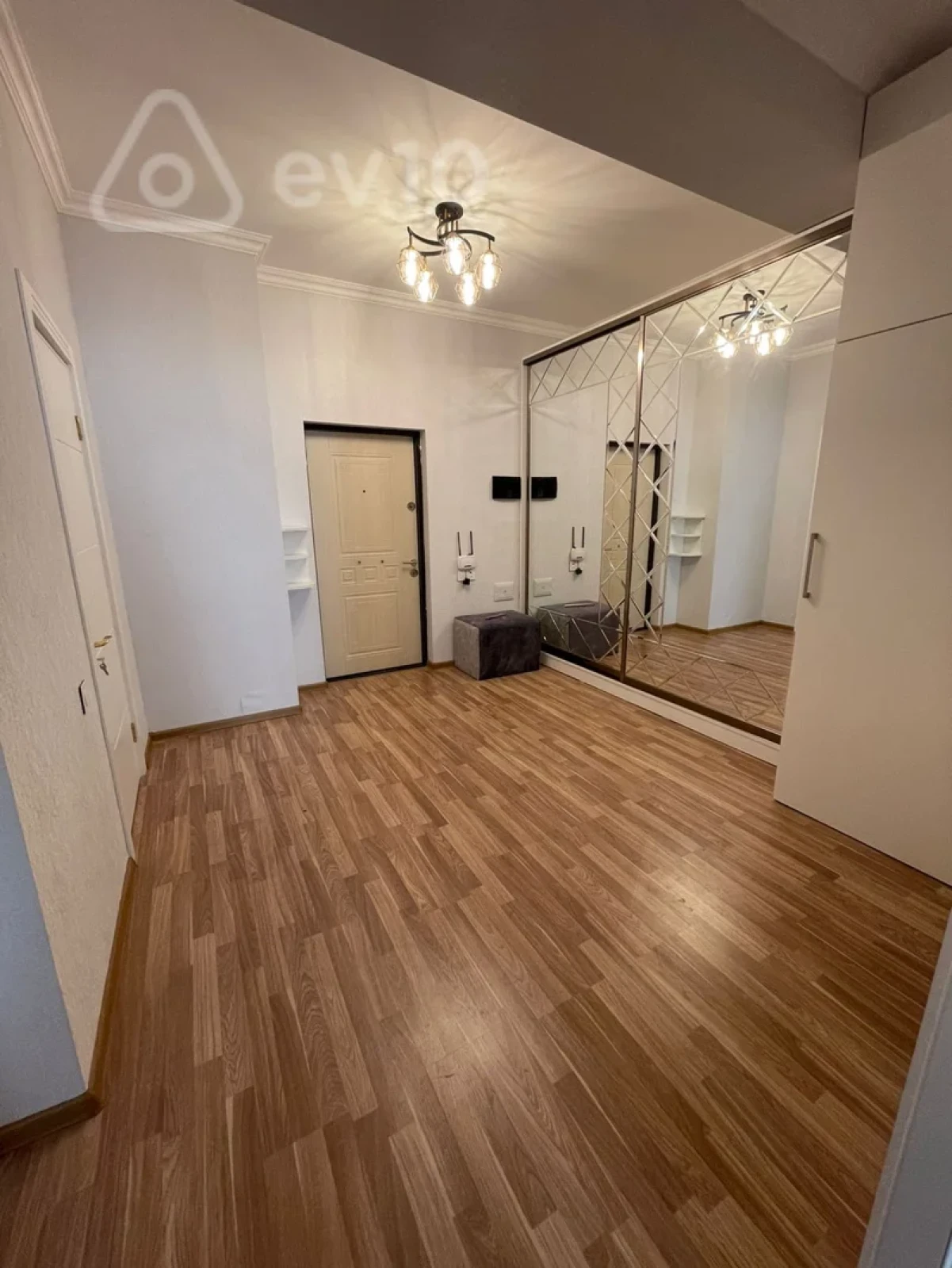 Kirayə verilir 2 otaqlı yeni tikili 80 m²