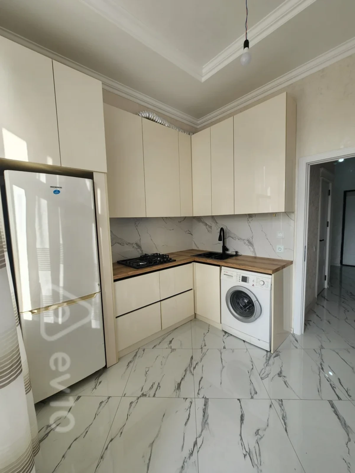Kirayə verilir 2 otaqlı yeni tikili 56 m²
