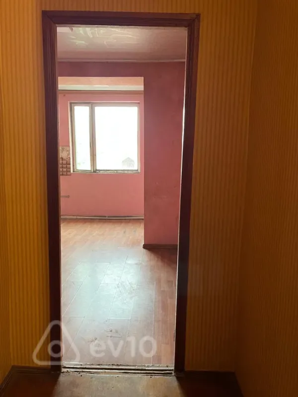 Satılır 4 otaqlı köhnə tikili 130 m²