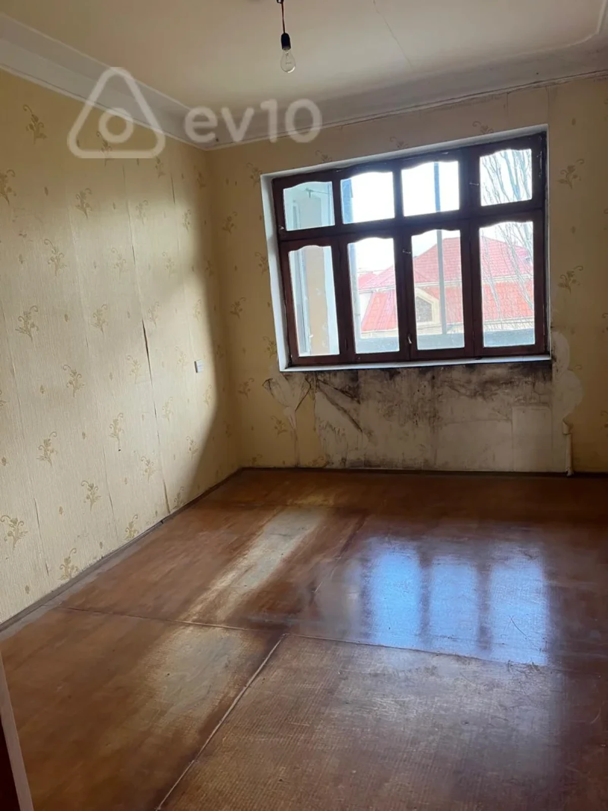 Satılır 4 otaqlı köhnə tikili 130 m²