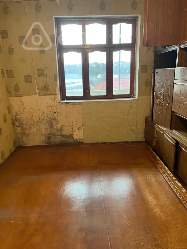 Satılır 4 otaqlı köhnə tikili 130 m²