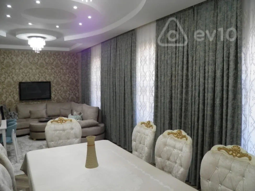 Satılır 5 otaqlı həyət evi 220 m²