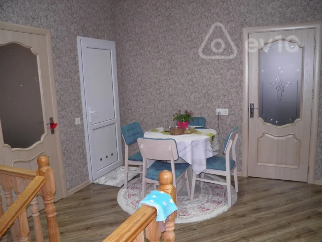 Satılır 5 otaqlı həyət evi 220 m²