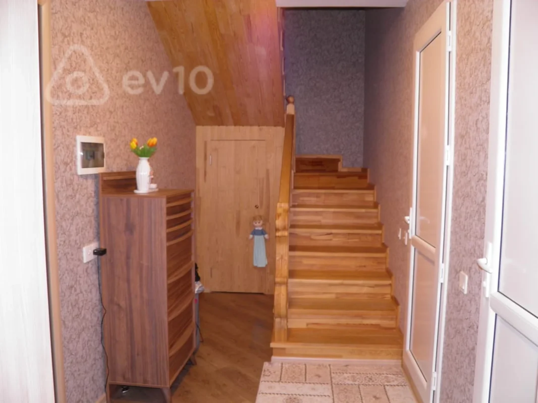 Satılır 5 otaqlı həyət evi 220 m²