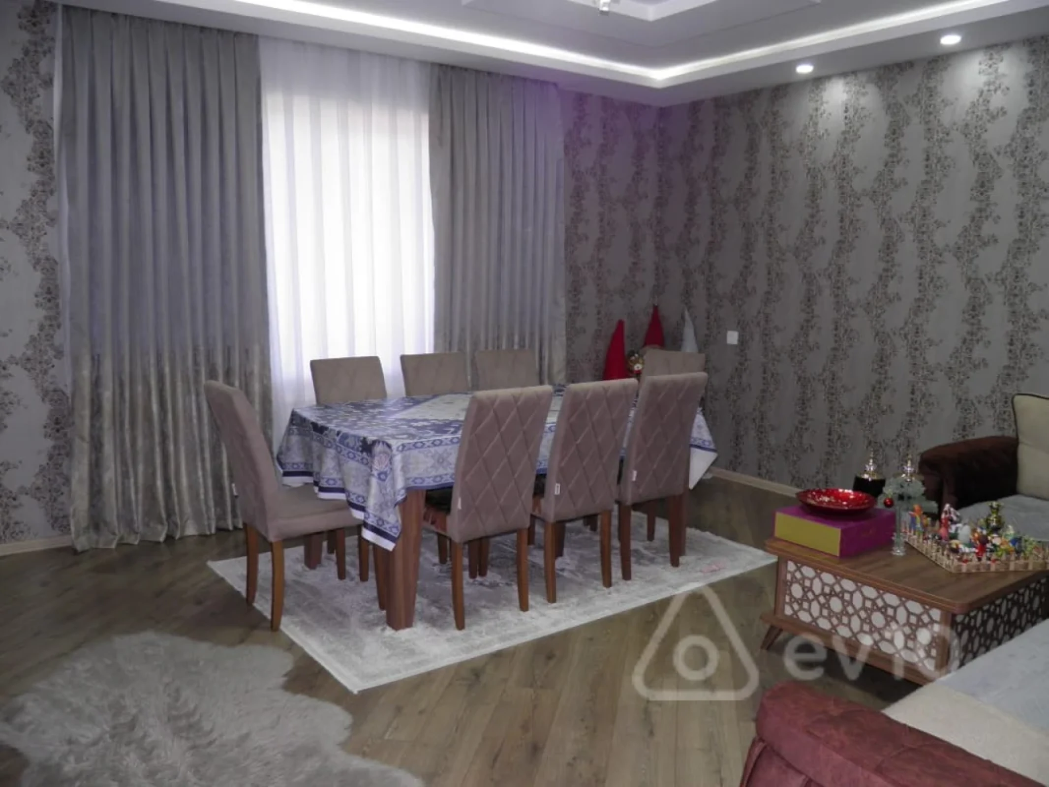Satılır 5 otaqlı həyət evi 220 m²