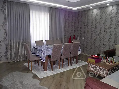 Satılır 5 otaqlı həyət evi 220 m²