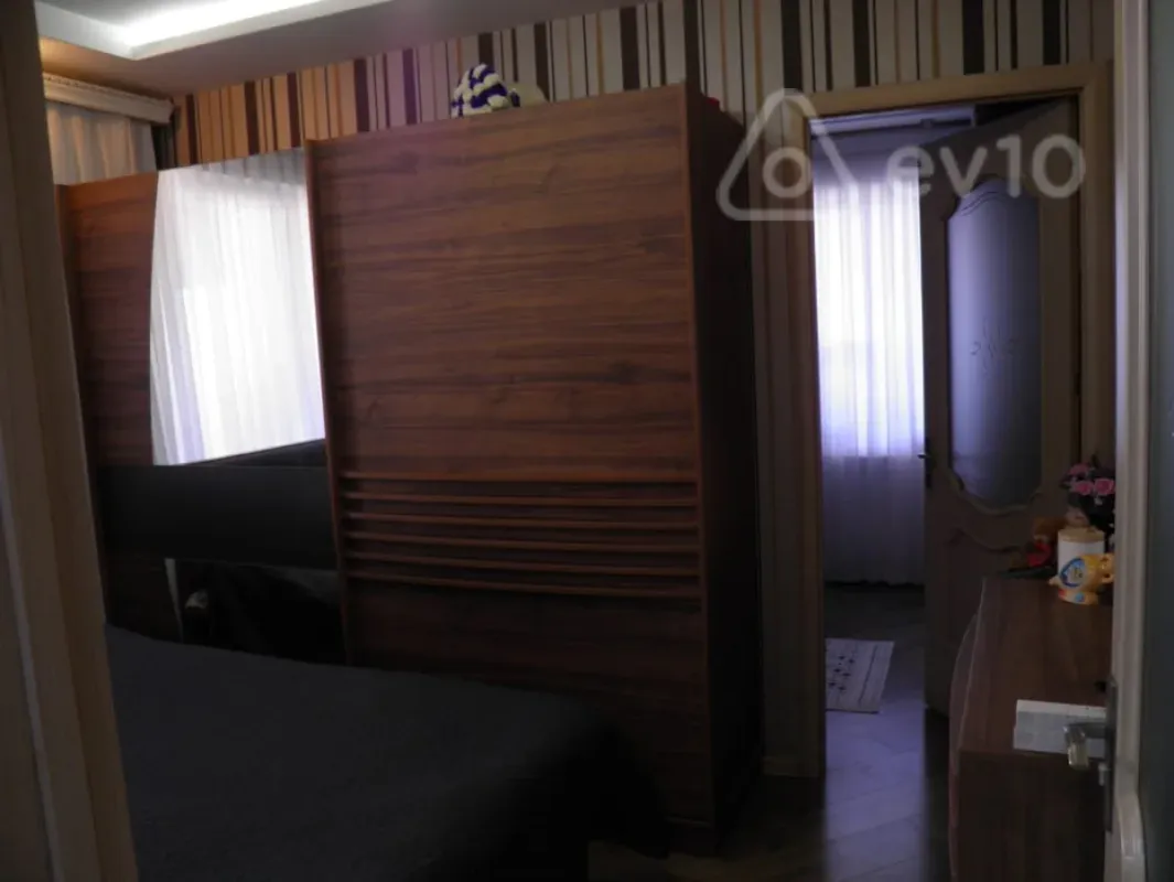 Satılır 5 otaqlı həyət evi 220 m²