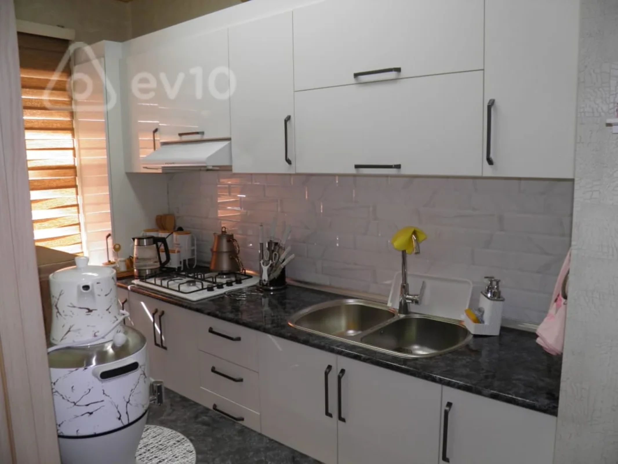 Satılır 5 otaqlı həyət evi 220 m²