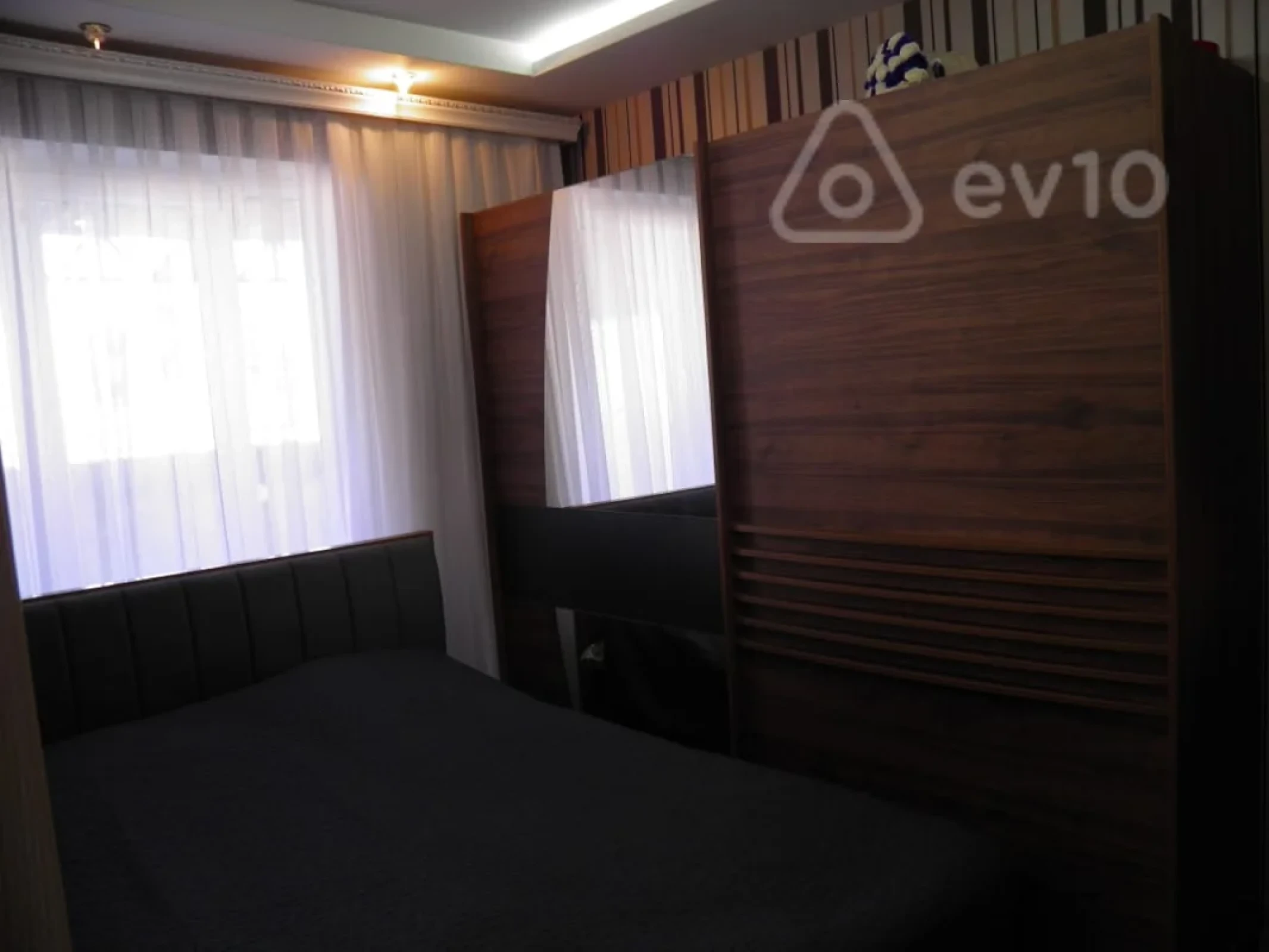 Satılır 5 otaqlı həyət evi 220 m²