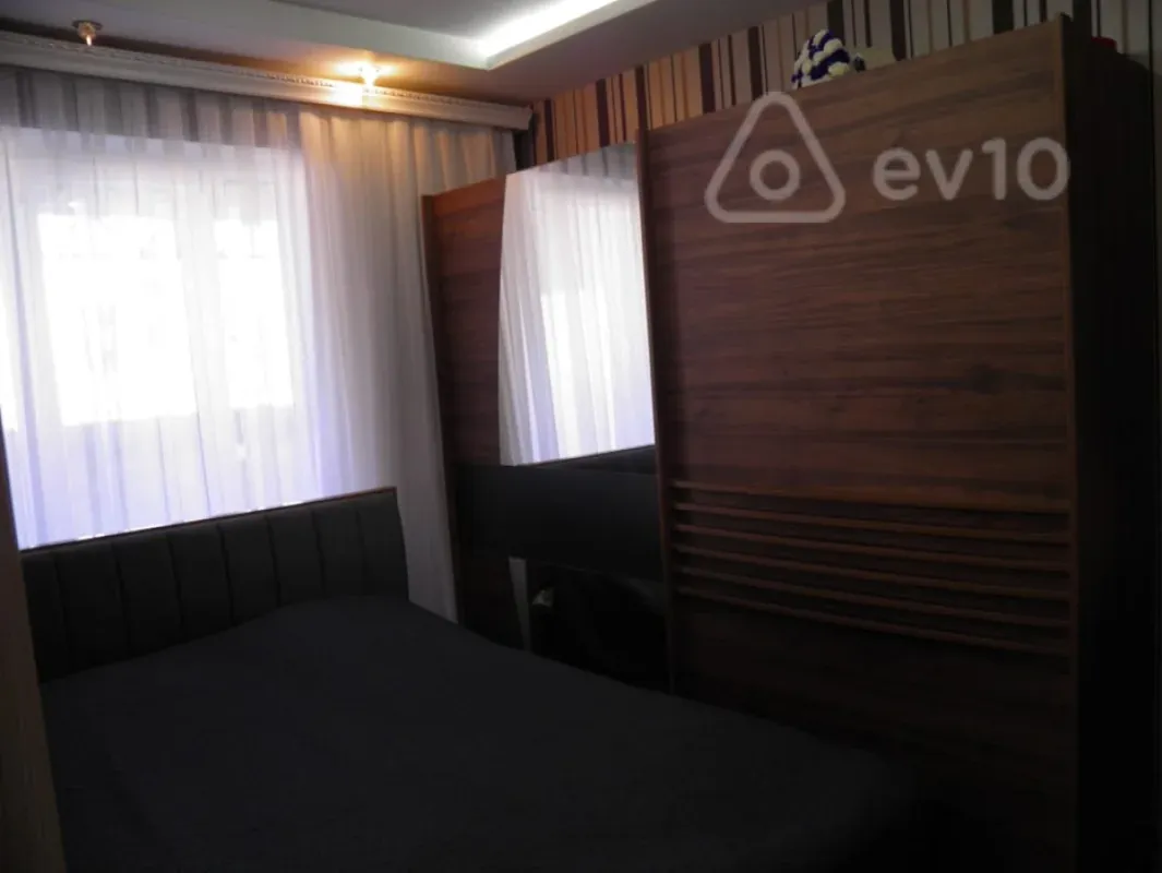 Satılır 5 otaqlı həyət evi 220 m²