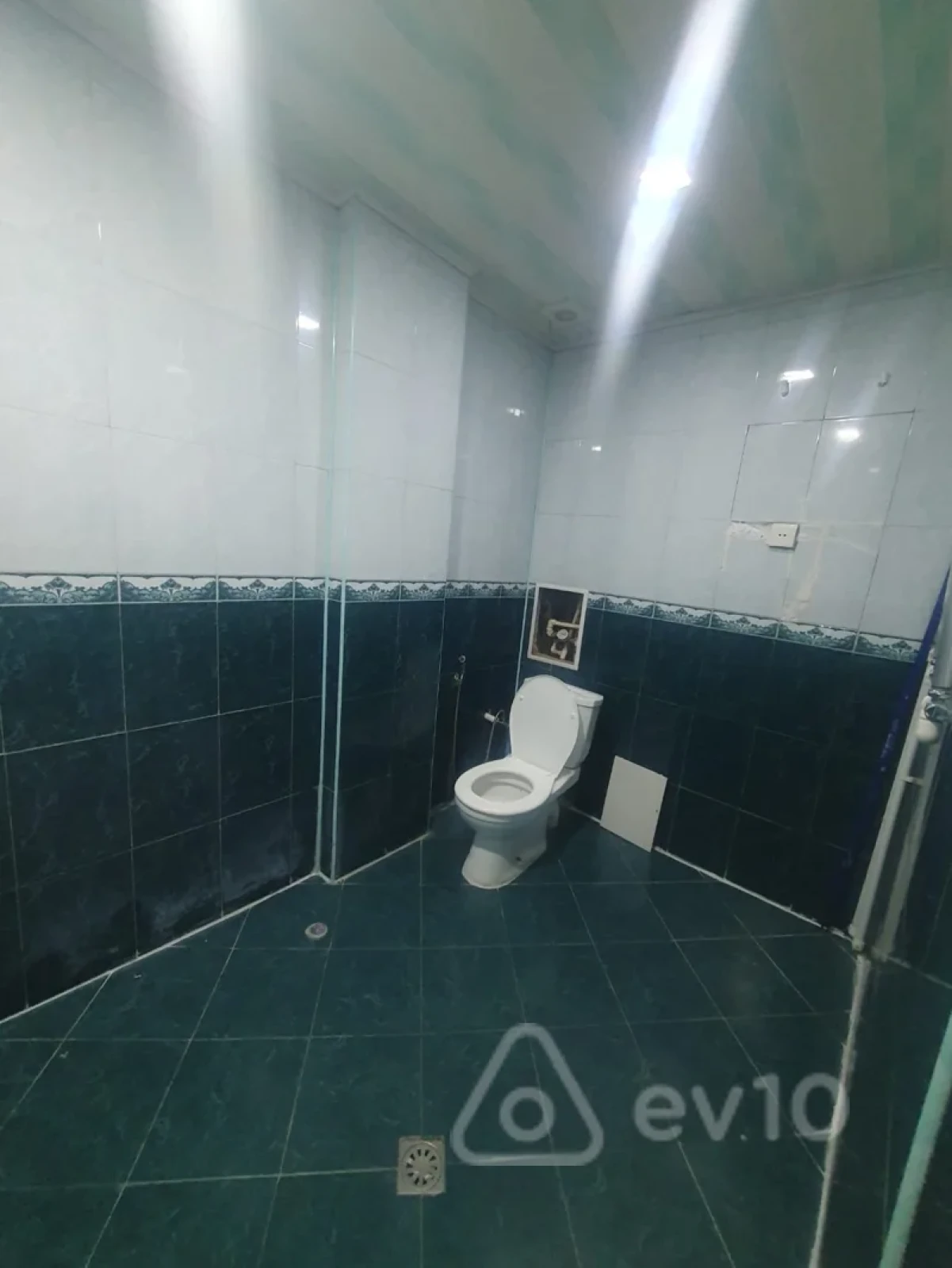 Kirayə verilir 2 otaqlı köhnə tikili 55 m²