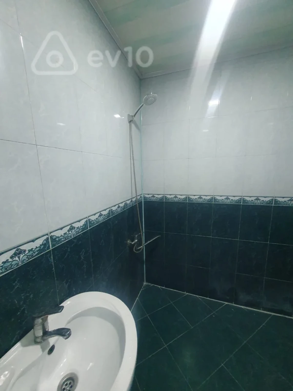Kirayə verilir 2 otaqlı köhnə tikili 55 m²