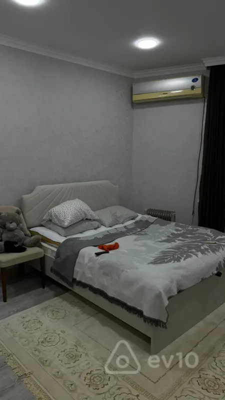 Kirayə verilir 2 otaqlı köhnə tikili 55 m²