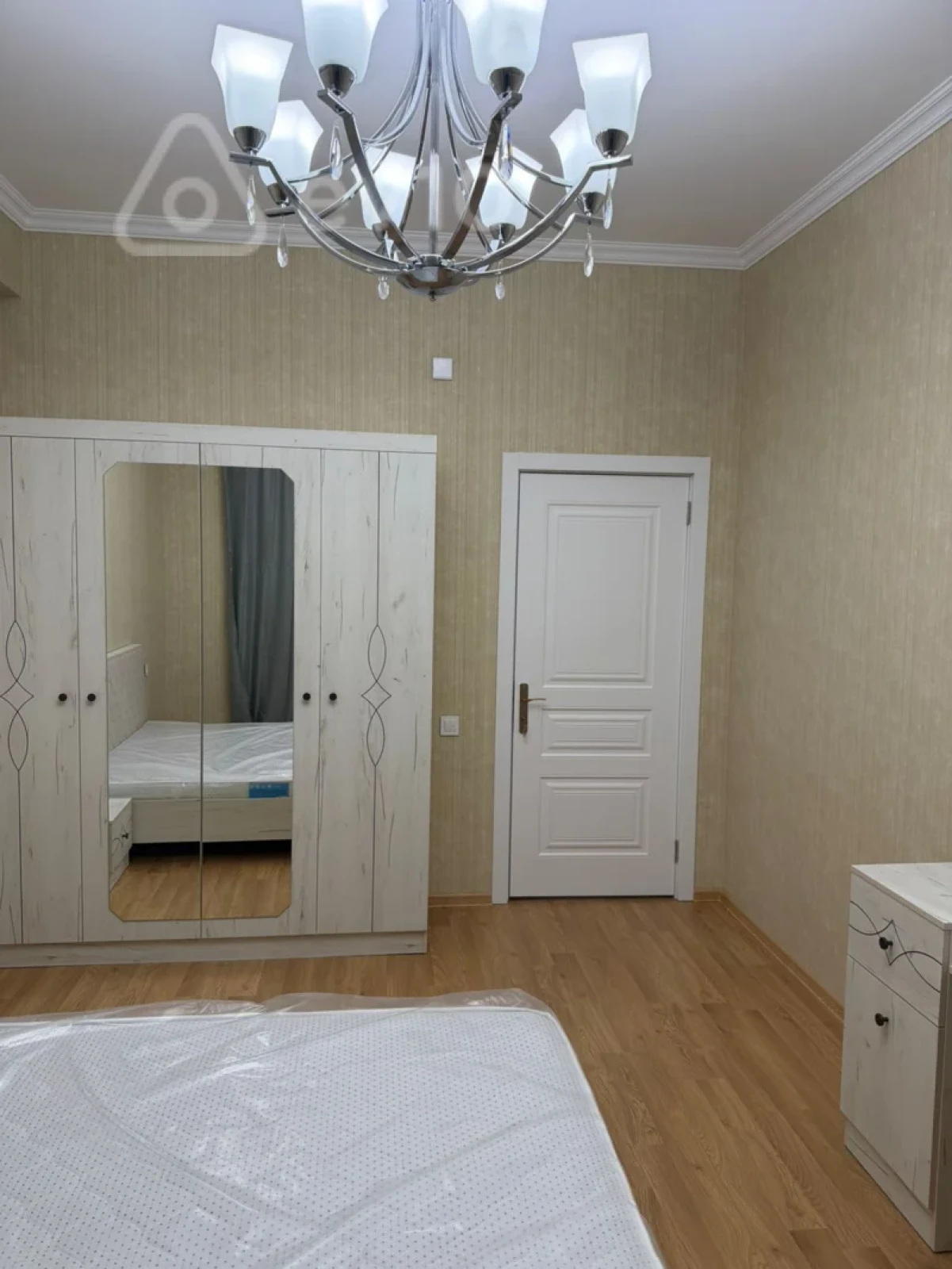 Kirayə verilir 3 otaqlı yeni tikili 75 m²