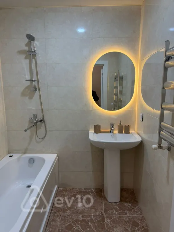 Kirayə verilir 3 otaqlı yeni tikili 75 m²