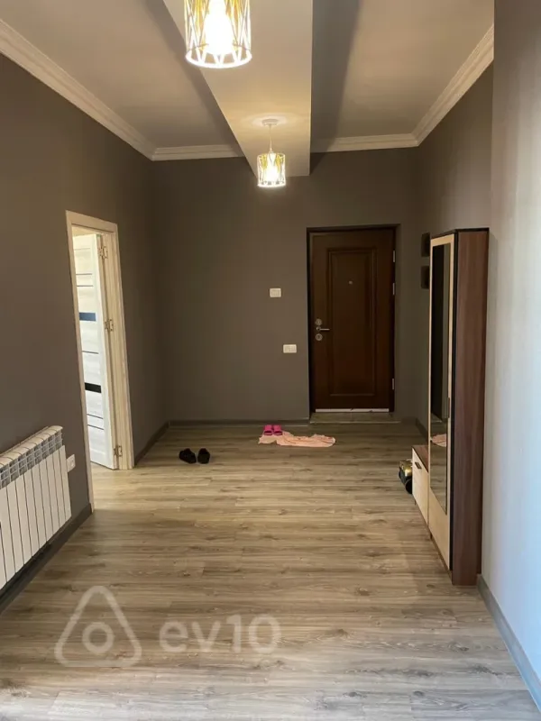 Kirayə verilir 3 otaqlı yeni tikili 100 m²