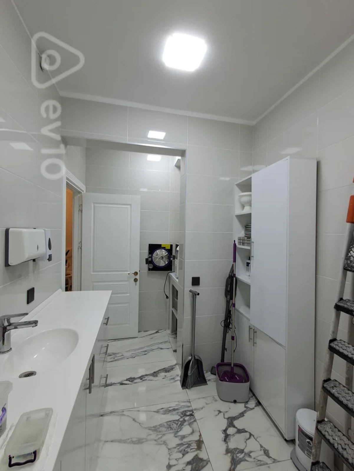 Satılır mənzil 100 m²