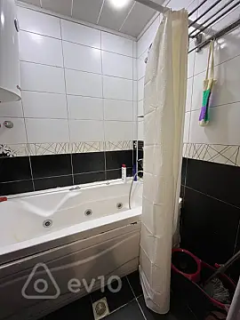 Kirayə verilir 3 otaqlı köhnə tikili 80 m²
