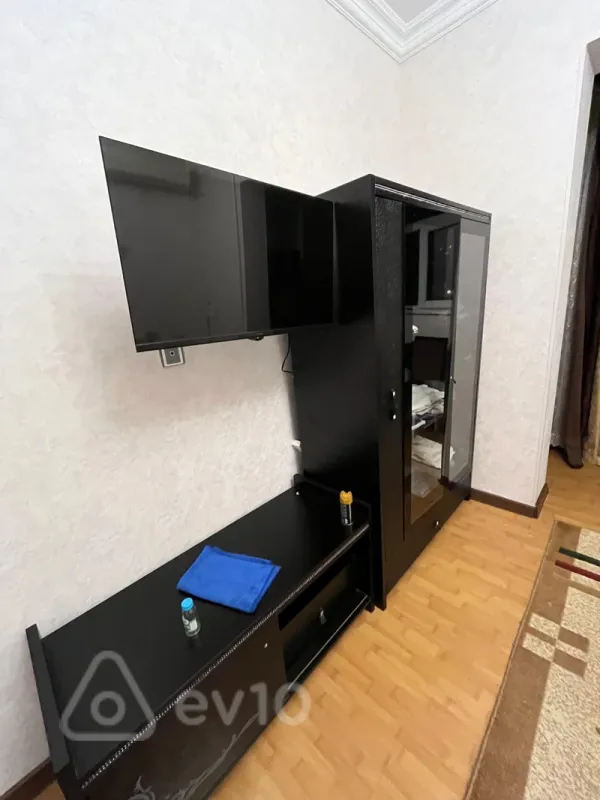 Kirayə verilir 3 otaqlı köhnə tikili 80 m²