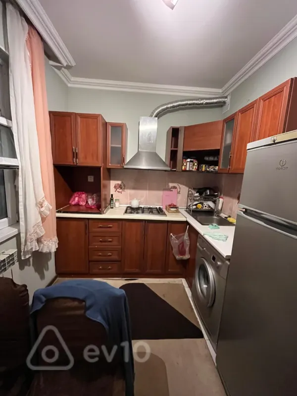 Kirayə verilir 3 otaqlı köhnə tikili 80 m²