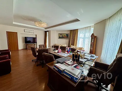 Satılır mənzil 208 m²