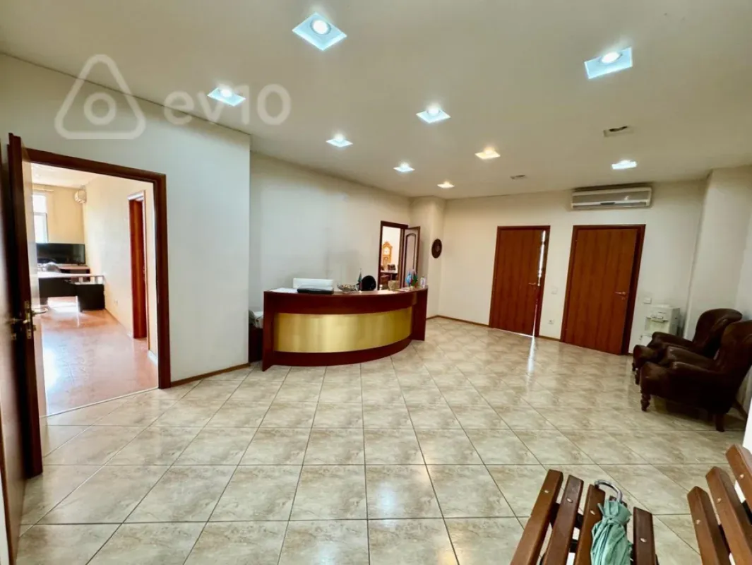 Satılır mənzil 208 m²