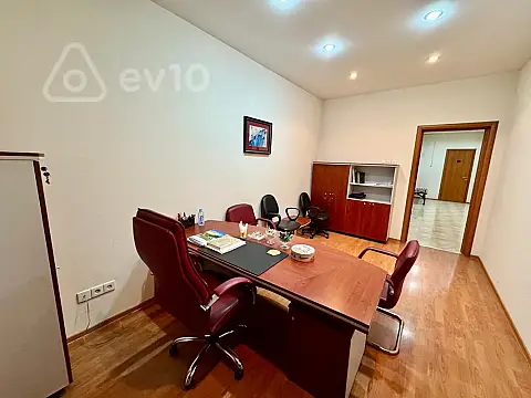 Satılır mənzil 208 m²