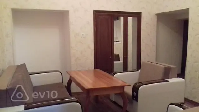 Kirayə verilir 2 otaqlı köhnə tikili 55 m²