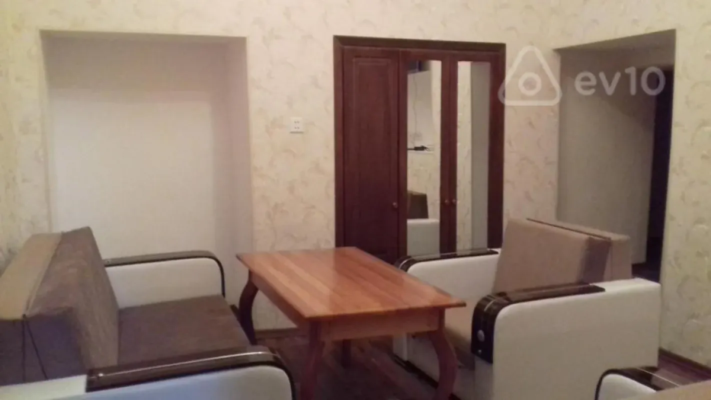Kirayə verilir 2 otaqlı köhnə tikili 55 m²