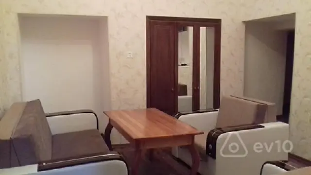Kirayə verilir 2 otaqlı köhnə tikili 55 m²