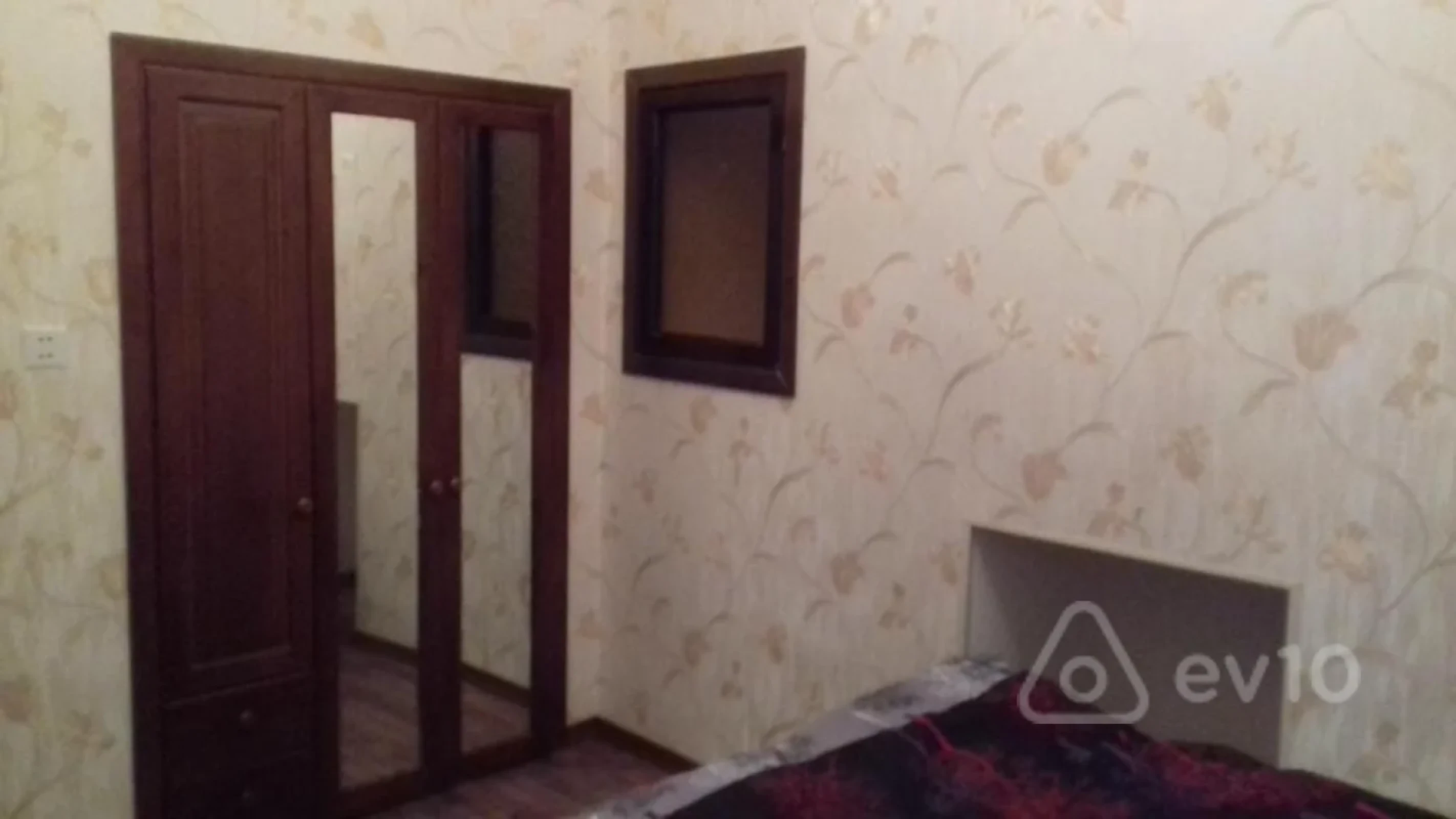 Kirayə verilir 2 otaqlı köhnə tikili 55 m²