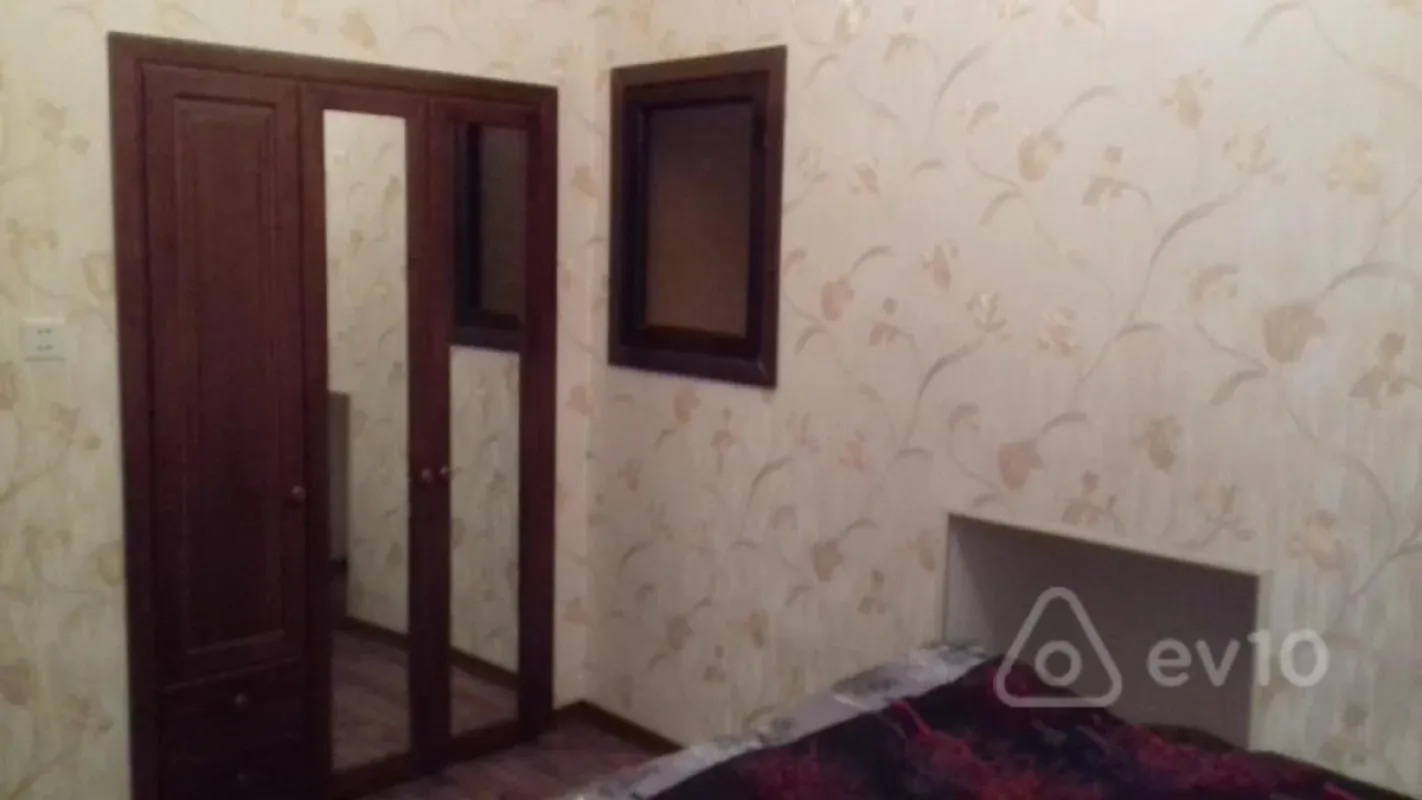 Kirayə verilir 2 otaqlı köhnə tikili 55 m²