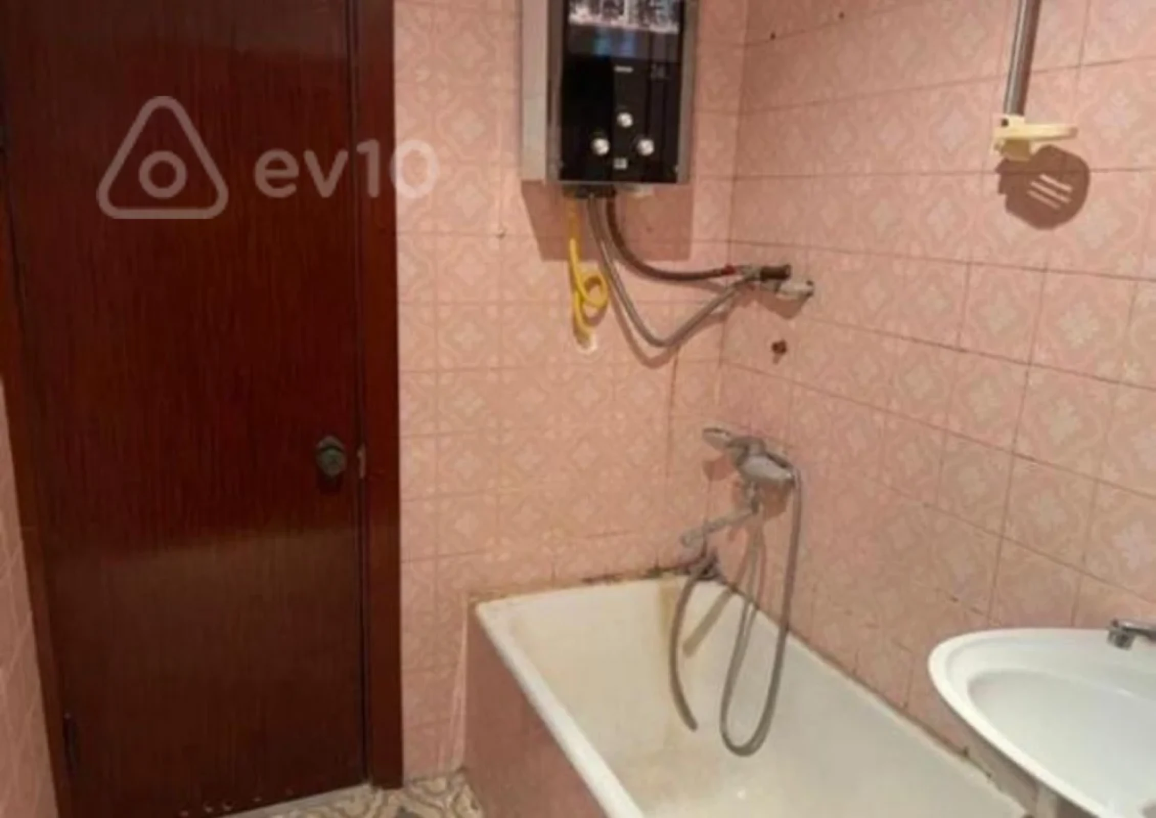 Kirayə verilir 3 otaqlı köhnə tikili 66 m²
