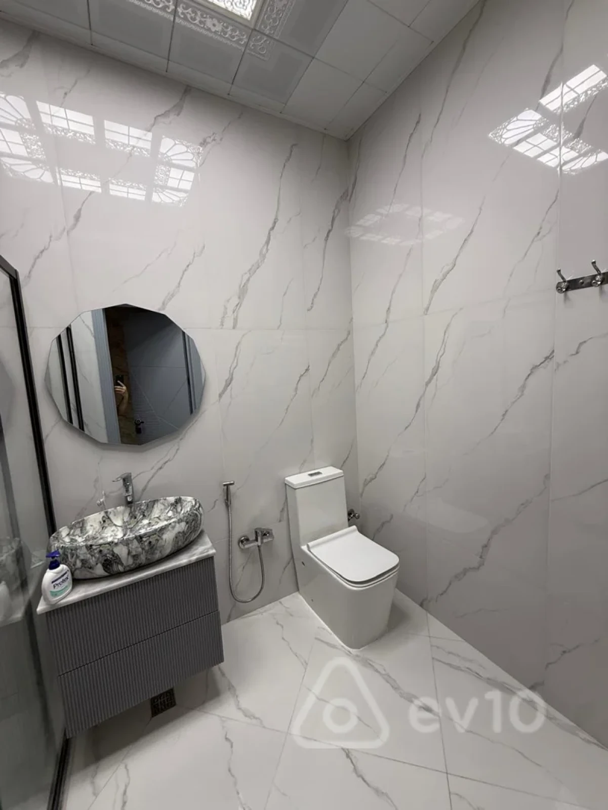 Kirayə verilir 3 otaqlı köhnə tikili 98 m²