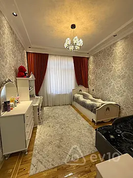 Kirayə verilir 3 otaqlı köhnə tikili 98 m²