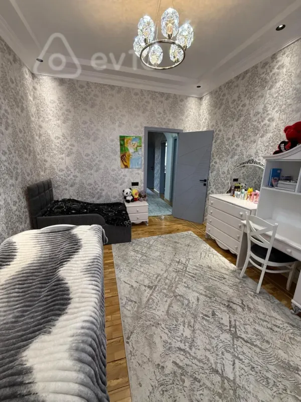 Kirayə verilir 3 otaqlı köhnə tikili 98 m²