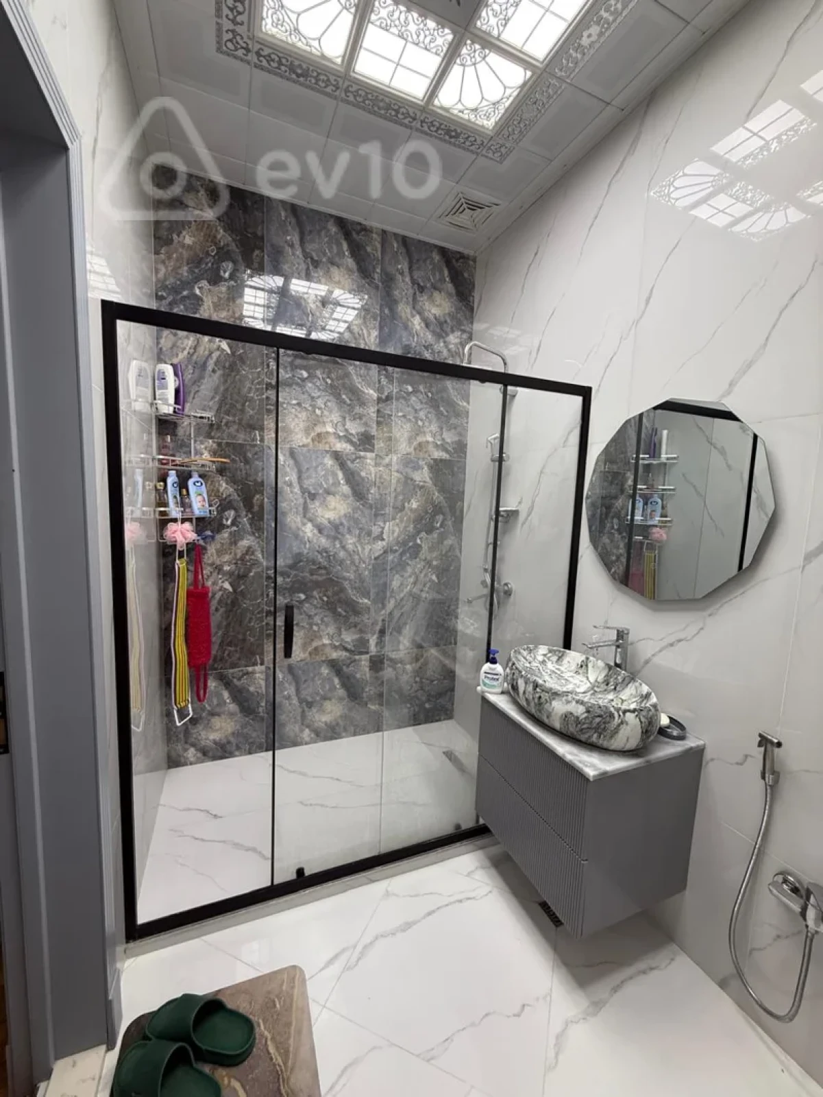 Kirayə verilir 3 otaqlı köhnə tikili 98 m²