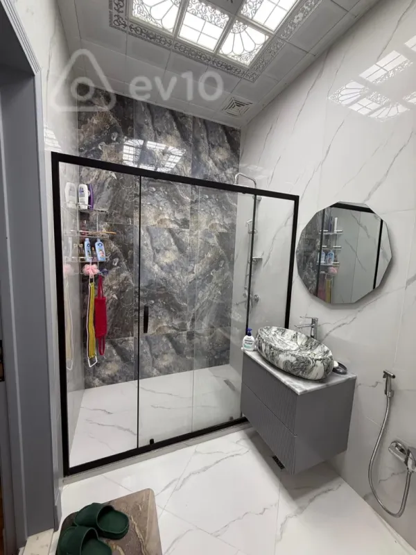 Kirayə verilir 3 otaqlı köhnə tikili 98 m²