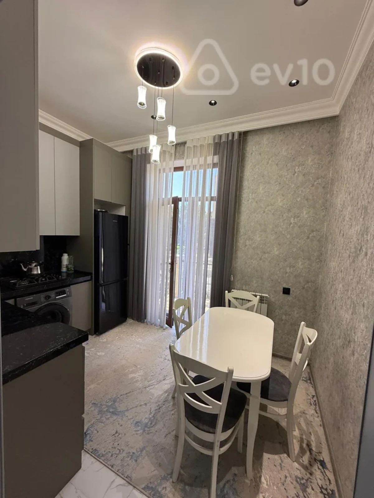 Kirayə verilir 3 otaqlı köhnə tikili 98 m²