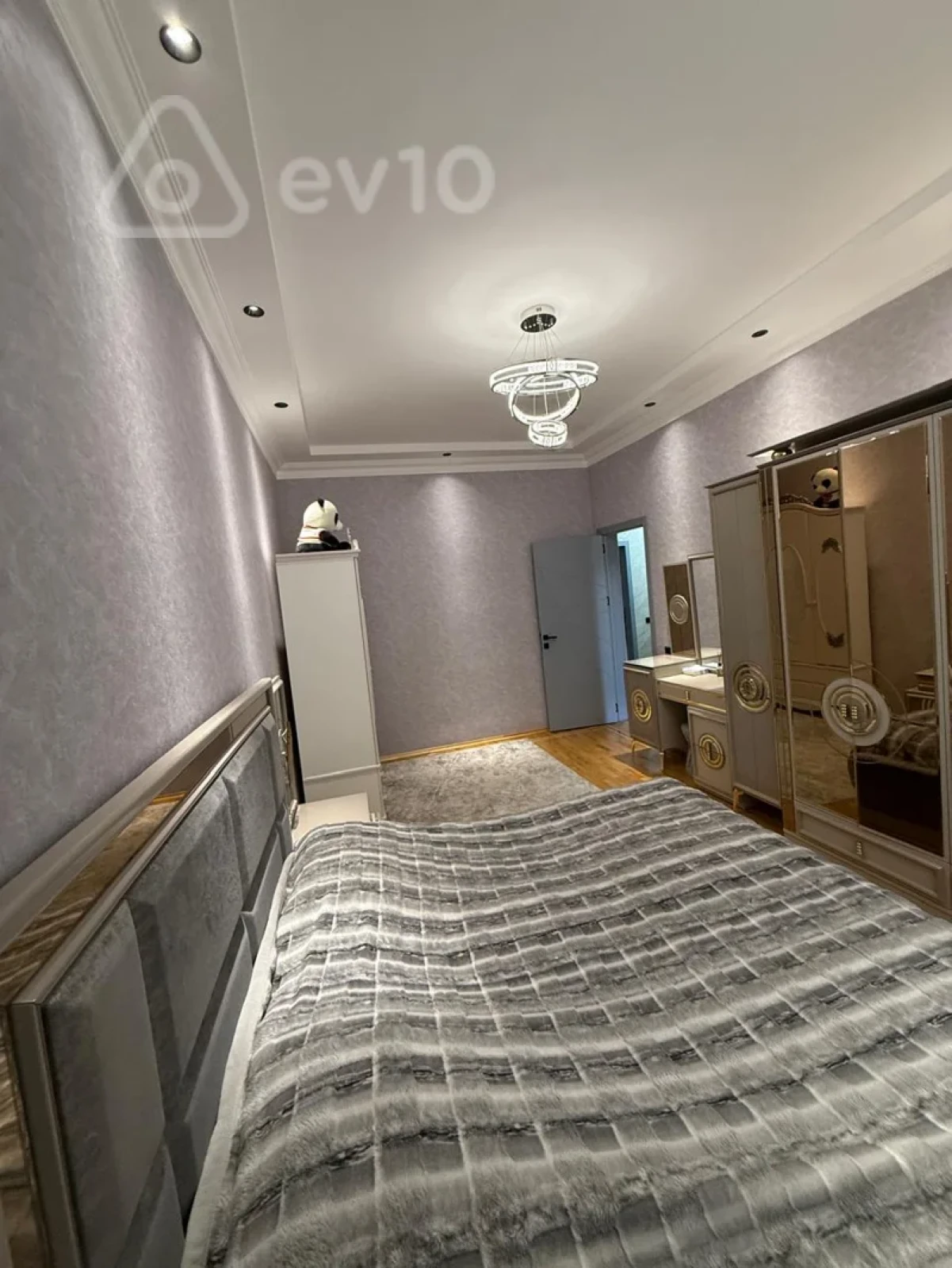 Kirayə verilir 3 otaqlı köhnə tikili 98 m²