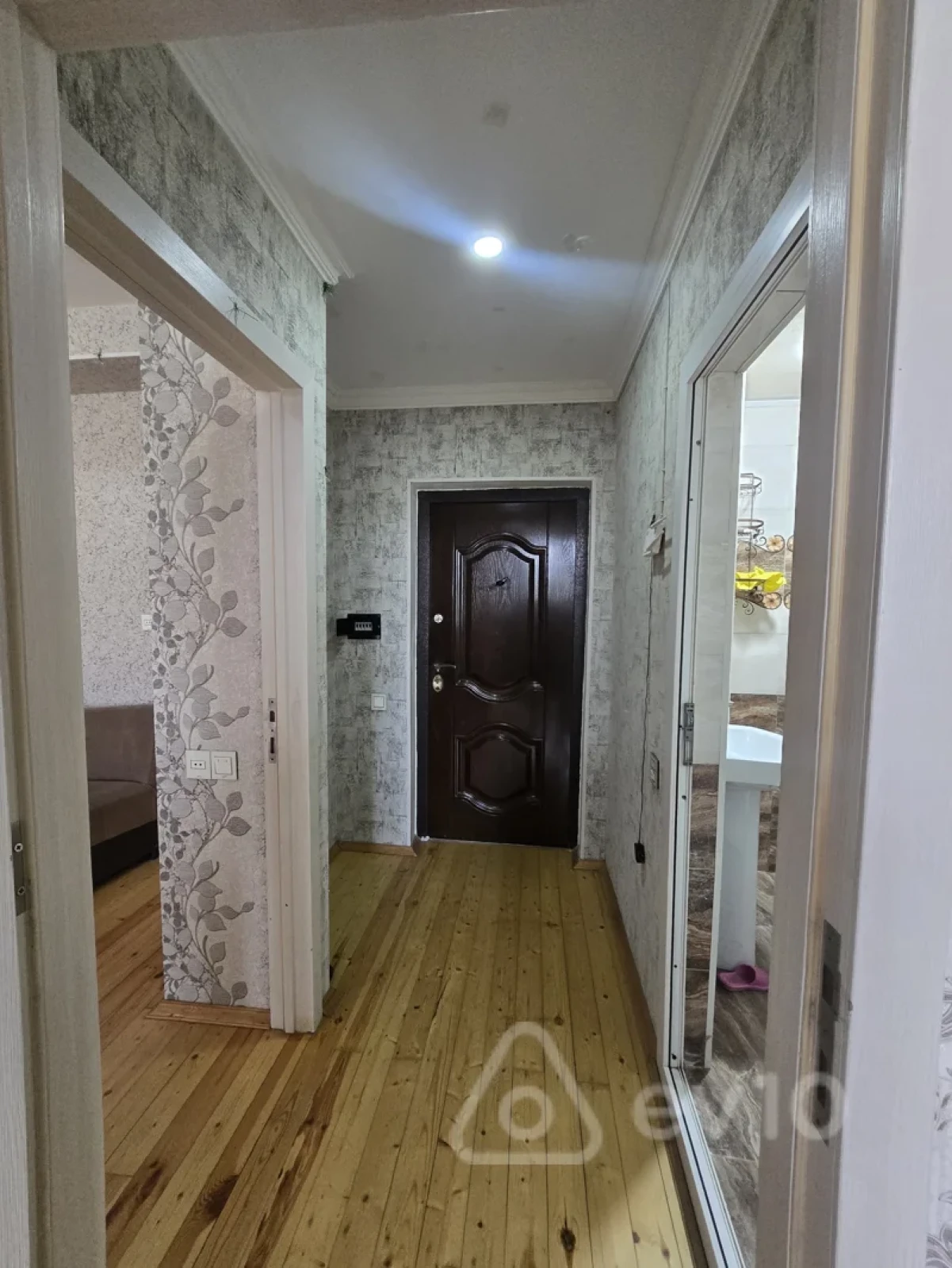 Satılır 2 otaqlı köhnə tikili 36 m²
