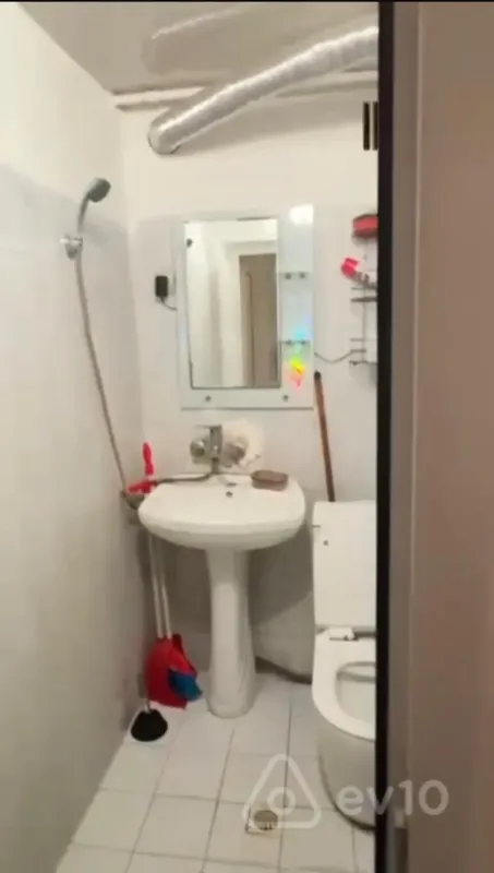 Satılır 2 otaqlı köhnə tikili 40 m²