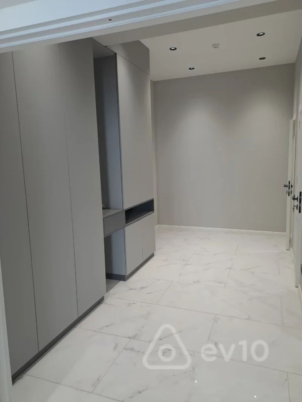 Kirayə verilir 2 otaqlı yeni tikili 111 m²
