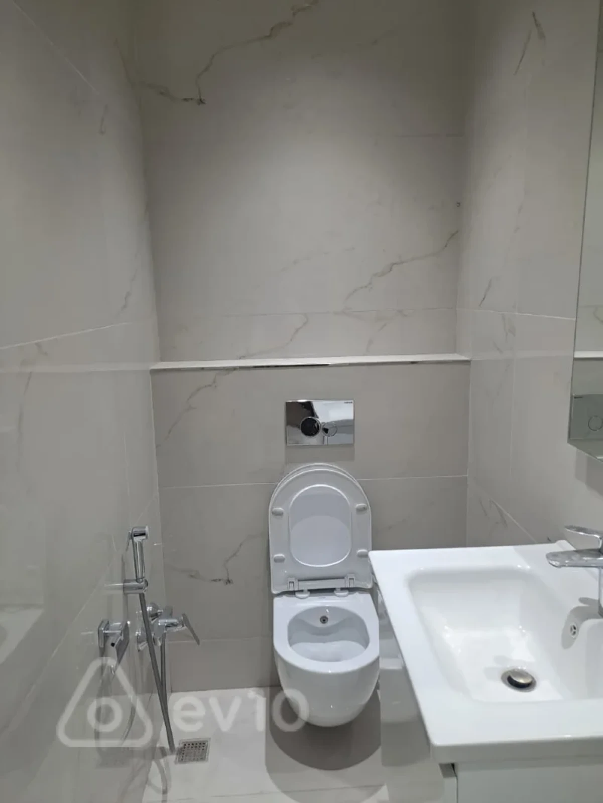 Kirayə verilir 2 otaqlı yeni tikili 111 m²