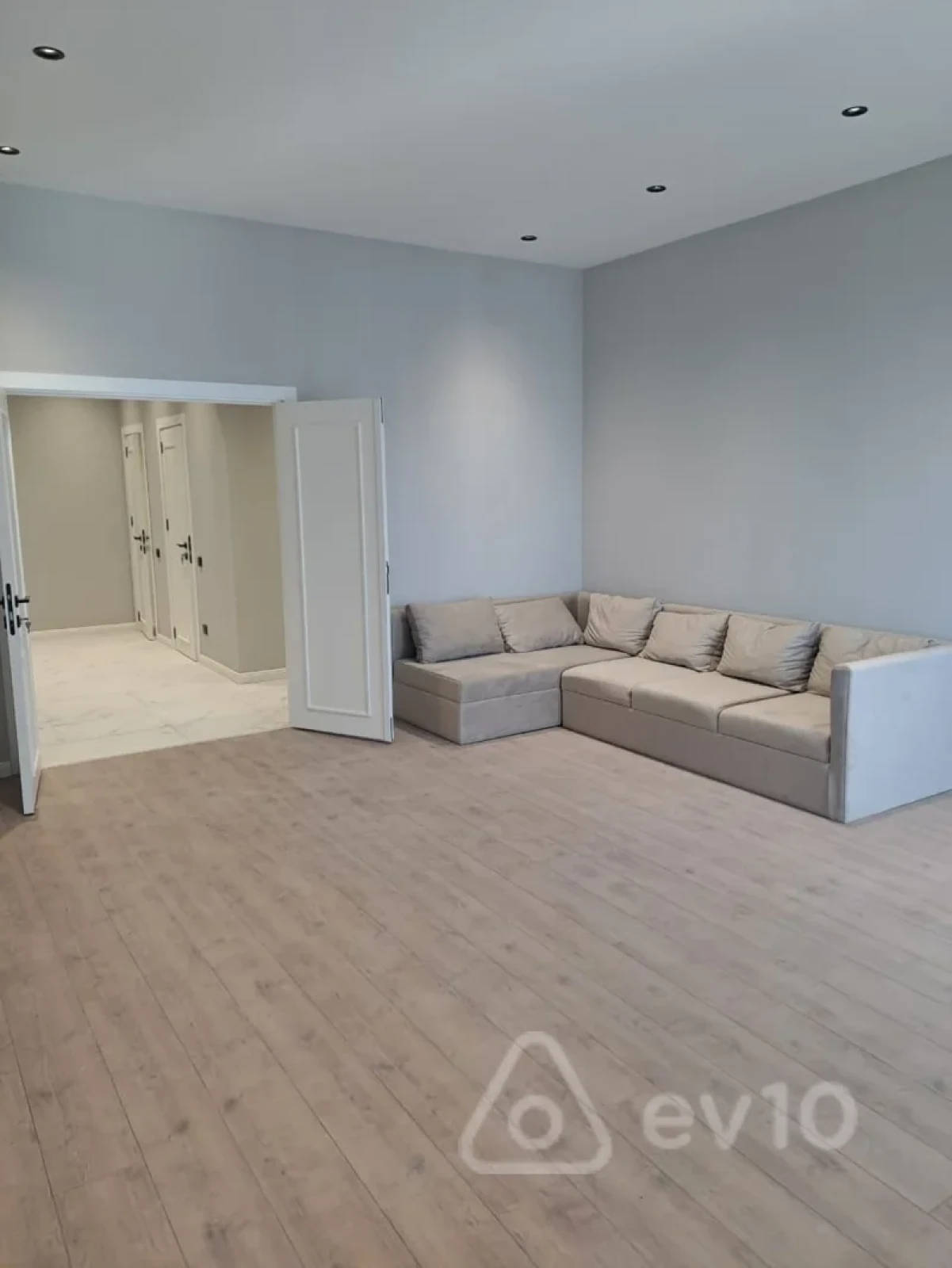 Kirayə verilir 2 otaqlı yeni tikili 111 m²