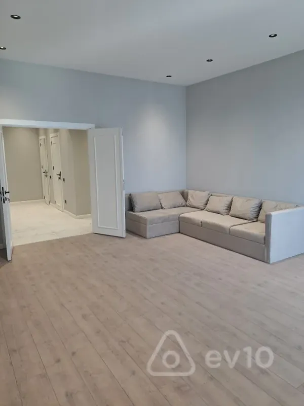 Kirayə verilir 2 otaqlı yeni tikili 111 m²