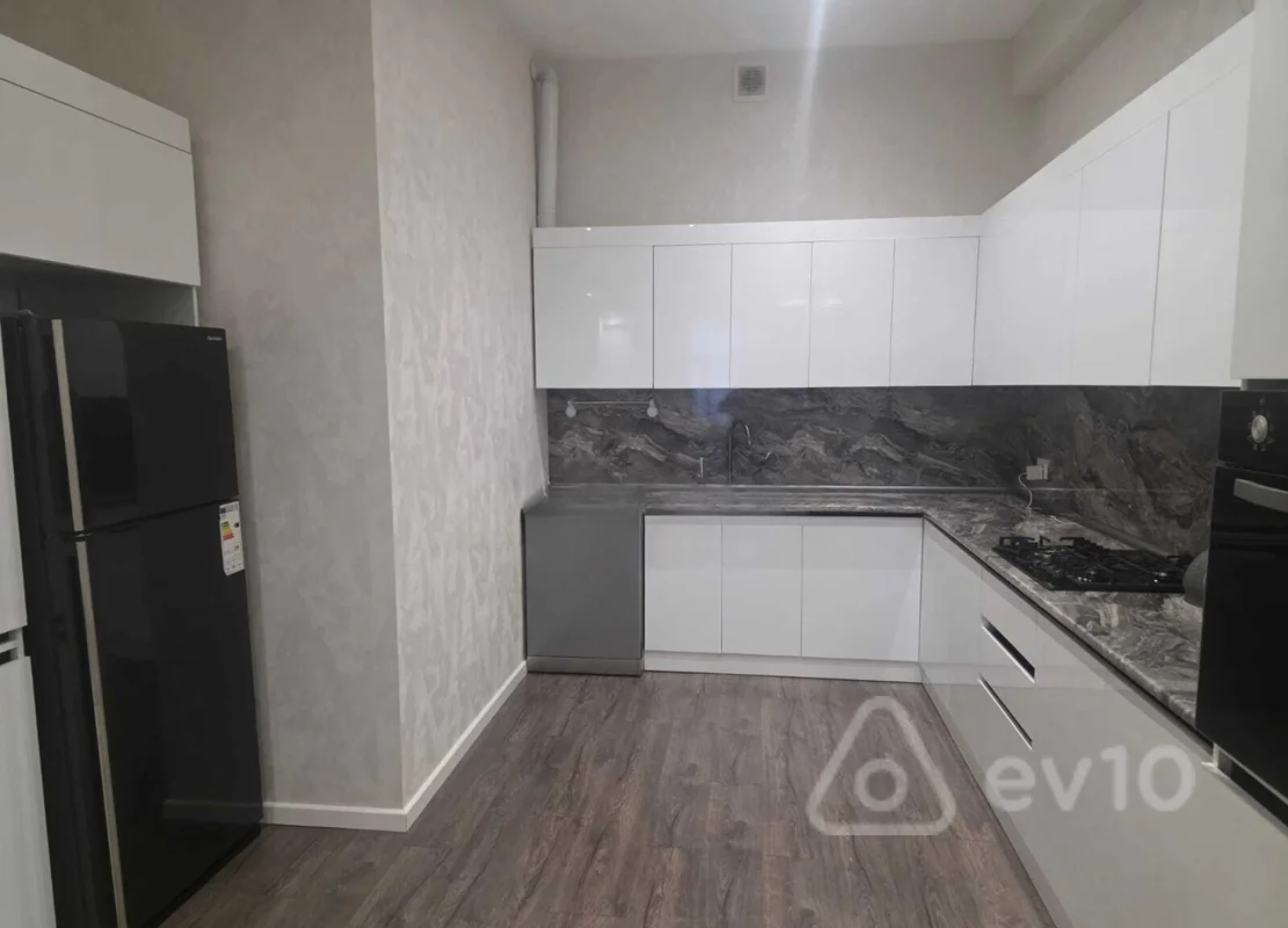 Satılır 2 otaqlı yeni tikili 95 m²