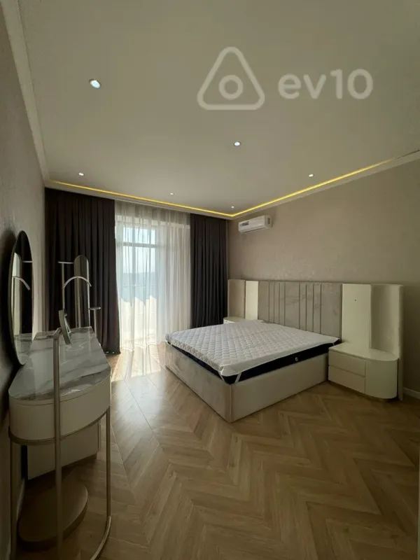 Kirayə verilir 3 otaqlı yeni tikili 148 m²